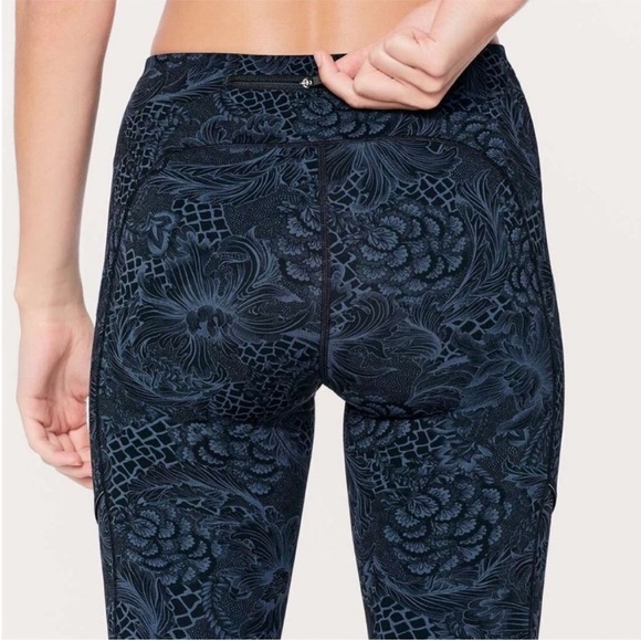 Lululemon Speed Up Tight Full-On Luxtreme 28"
Nouveau Mach Blue Black Pockets - Picture 3 of 15